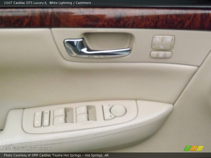 White Lightning / Cashmere 2007 Cadillac DTS Luxury II