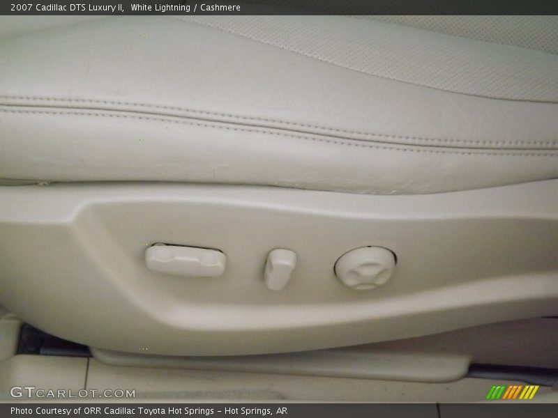 White Lightning / Cashmere 2007 Cadillac DTS Luxury II
