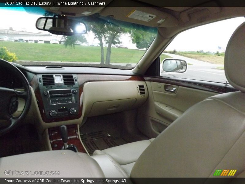 White Lightning / Cashmere 2007 Cadillac DTS Luxury II
