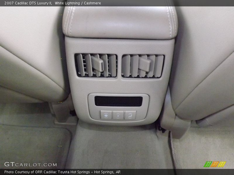 White Lightning / Cashmere 2007 Cadillac DTS Luxury II