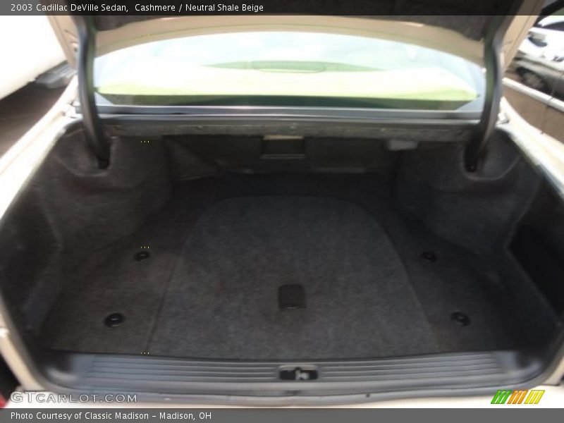  2003 DeVille Sedan Trunk