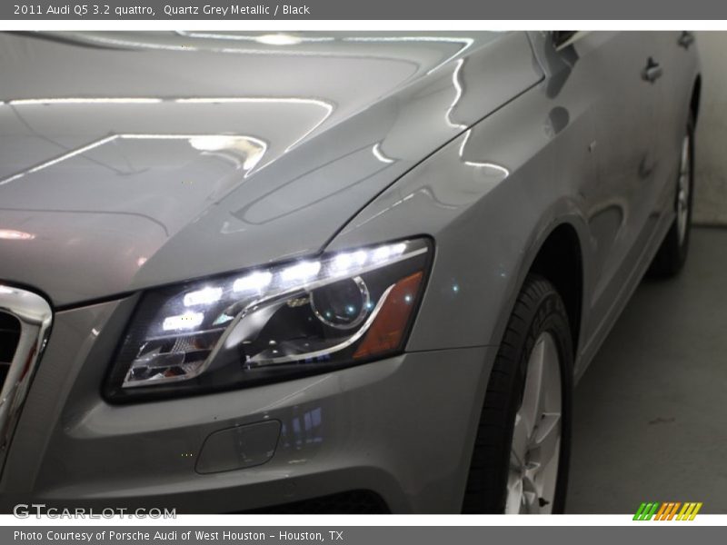 Quartz Grey Metallic / Black 2011 Audi Q5 3.2 quattro