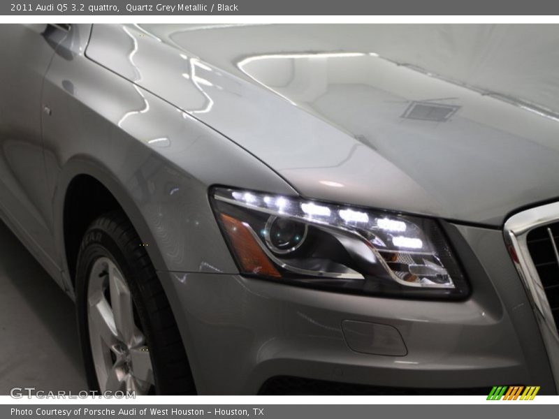 Quartz Grey Metallic / Black 2011 Audi Q5 3.2 quattro