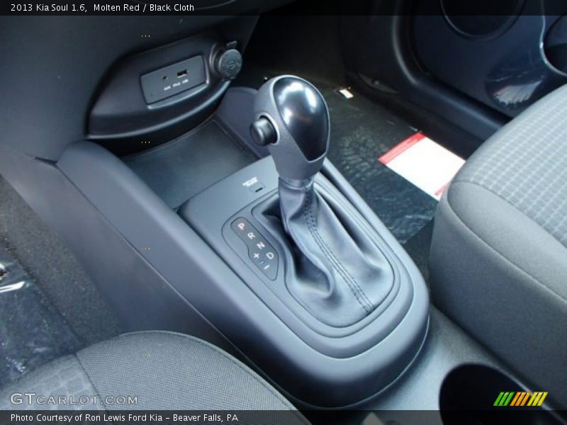 Molten Red / Black Cloth 2013 Kia Soul 1.6