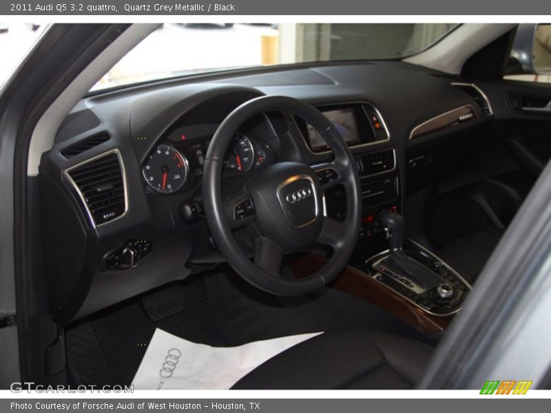 Quartz Grey Metallic / Black 2011 Audi Q5 3.2 quattro