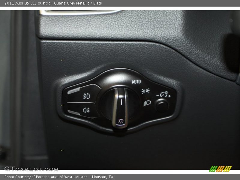 Quartz Grey Metallic / Black 2011 Audi Q5 3.2 quattro