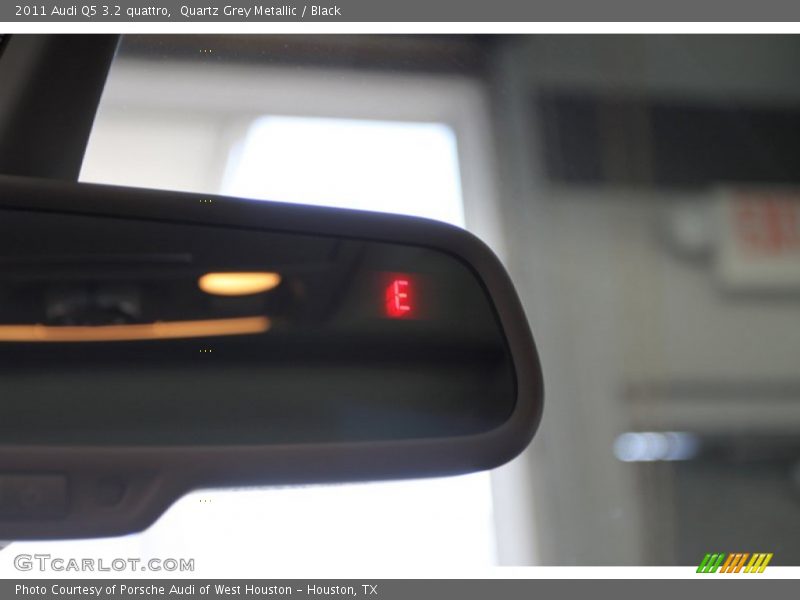 Quartz Grey Metallic / Black 2011 Audi Q5 3.2 quattro
