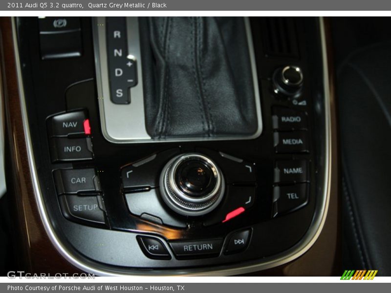 Quartz Grey Metallic / Black 2011 Audi Q5 3.2 quattro