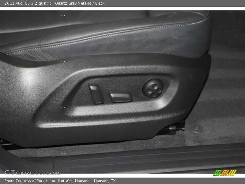 Quartz Grey Metallic / Black 2011 Audi Q5 3.2 quattro