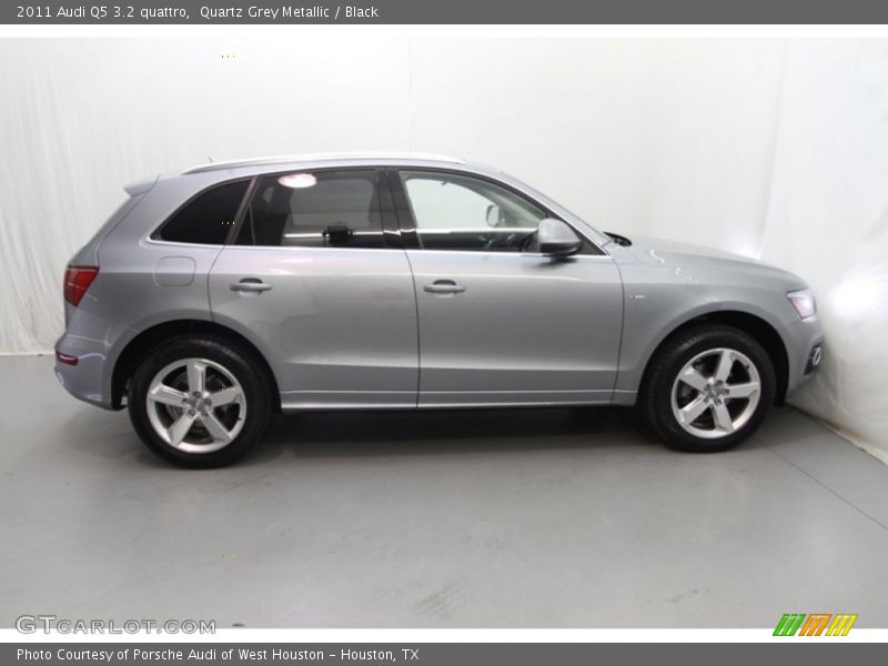 Quartz Grey Metallic / Black 2011 Audi Q5 3.2 quattro