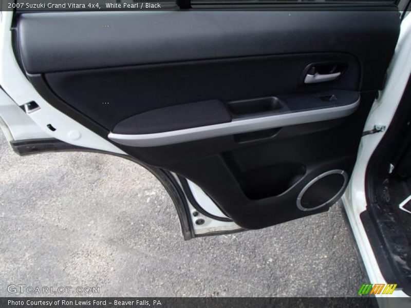 White Pearl / Black 2007 Suzuki Grand Vitara 4x4