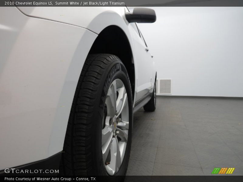 Summit White / Jet Black/Light Titanium 2010 Chevrolet Equinox LS