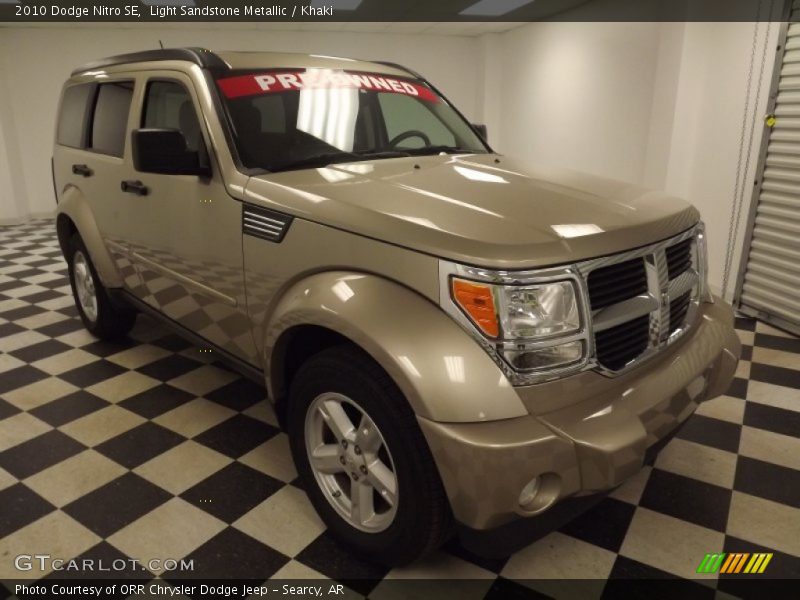 Light Sandstone Metallic / Khaki 2010 Dodge Nitro SE