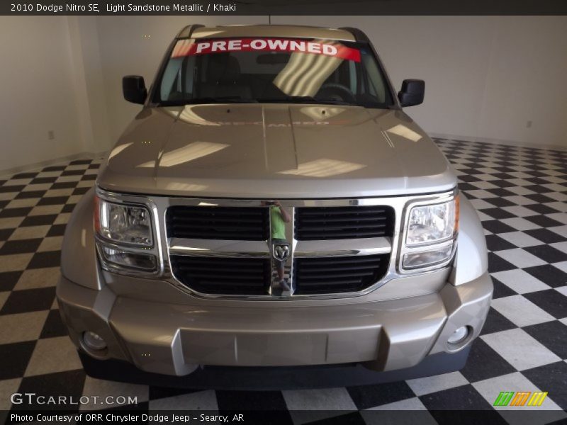 Light Sandstone Metallic / Khaki 2010 Dodge Nitro SE