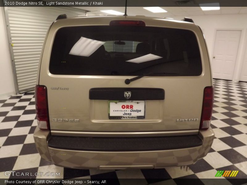 Light Sandstone Metallic / Khaki 2010 Dodge Nitro SE