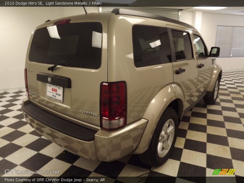 Light Sandstone Metallic / Khaki 2010 Dodge Nitro SE