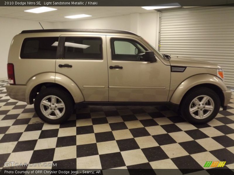 Light Sandstone Metallic / Khaki 2010 Dodge Nitro SE