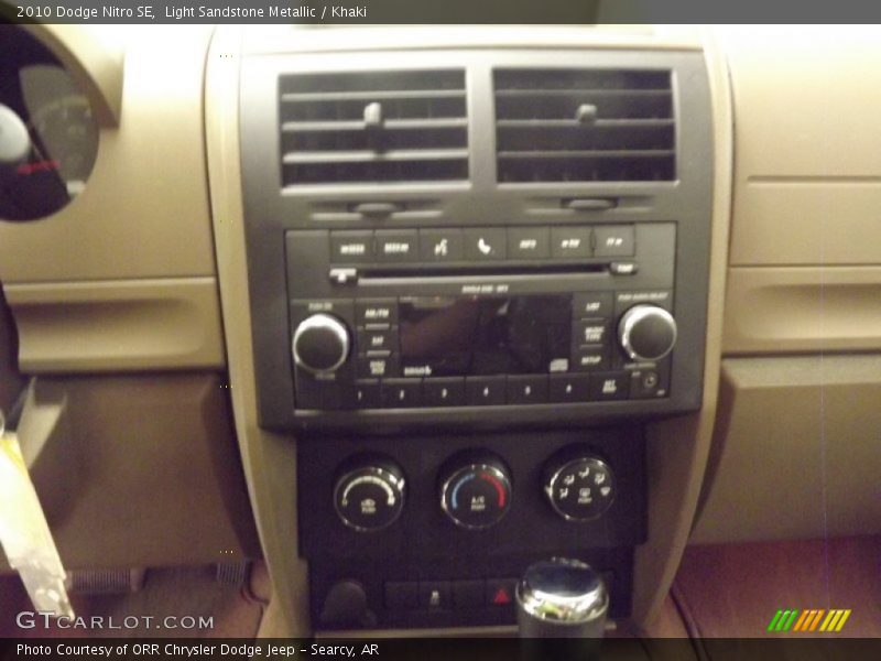 Light Sandstone Metallic / Khaki 2010 Dodge Nitro SE