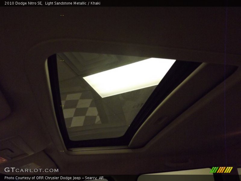 Light Sandstone Metallic / Khaki 2010 Dodge Nitro SE