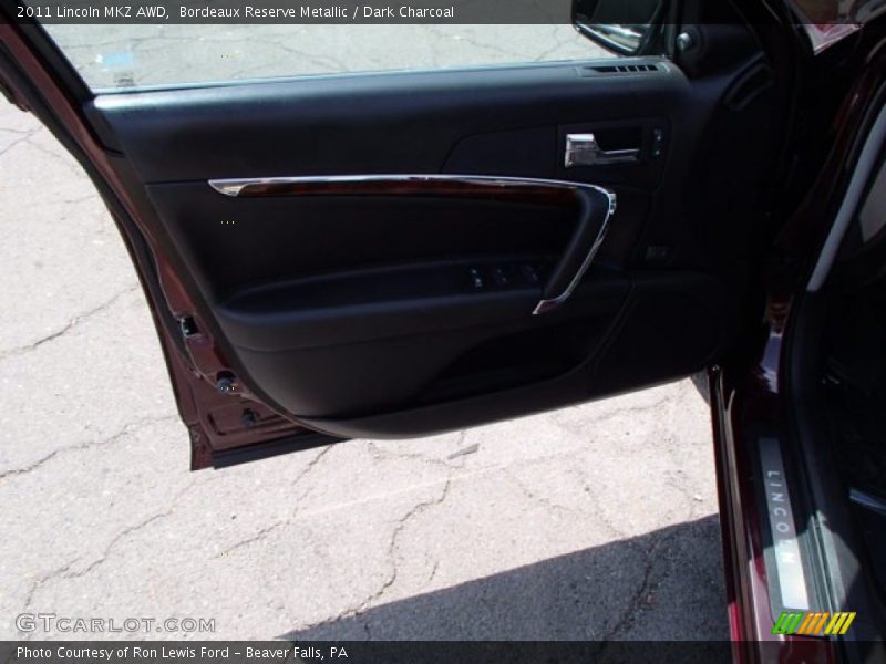 Bordeaux Reserve Metallic / Dark Charcoal 2011 Lincoln MKZ AWD
