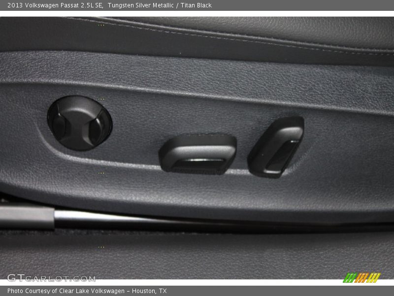 Tungsten Silver Metallic / Titan Black 2013 Volkswagen Passat 2.5L SE
