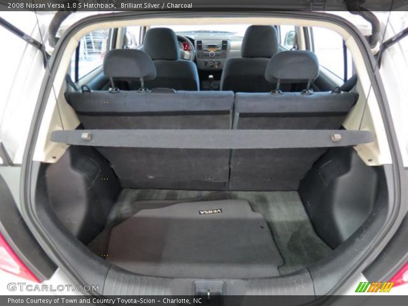  2008 Versa 1.8 S Hatchback Trunk