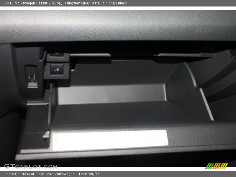 Tungsten Silver Metallic / Titan Black 2013 Volkswagen Passat 2.5L SE