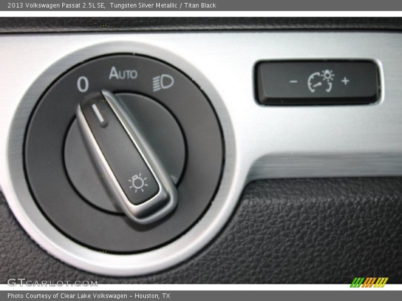 Tungsten Silver Metallic / Titan Black 2013 Volkswagen Passat 2.5L SE