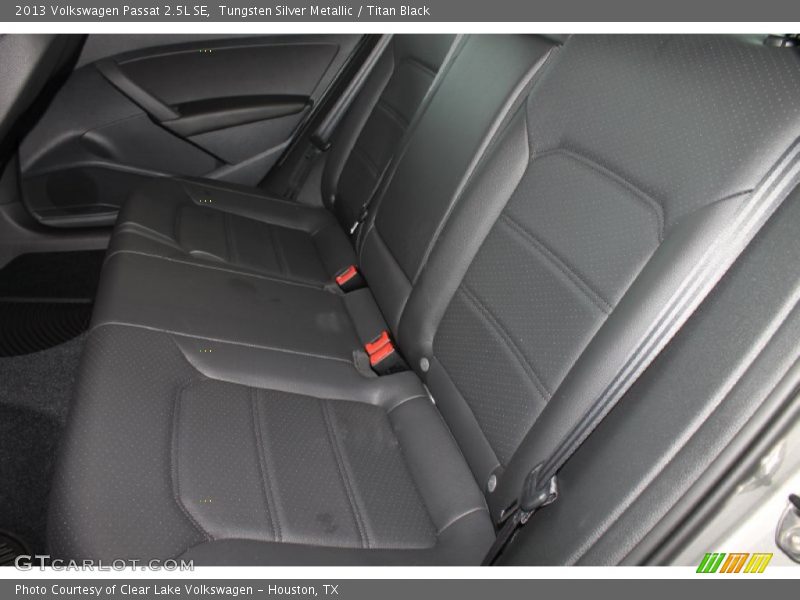 Tungsten Silver Metallic / Titan Black 2013 Volkswagen Passat 2.5L SE