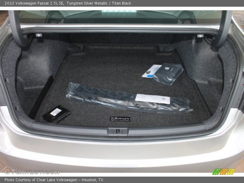 Tungsten Silver Metallic / Titan Black 2013 Volkswagen Passat 2.5L SE