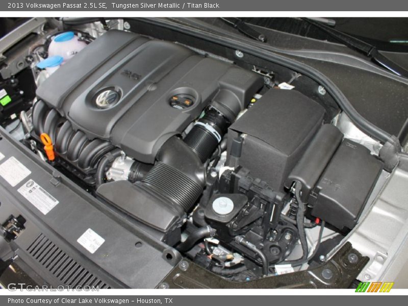 Tungsten Silver Metallic / Titan Black 2013 Volkswagen Passat 2.5L SE