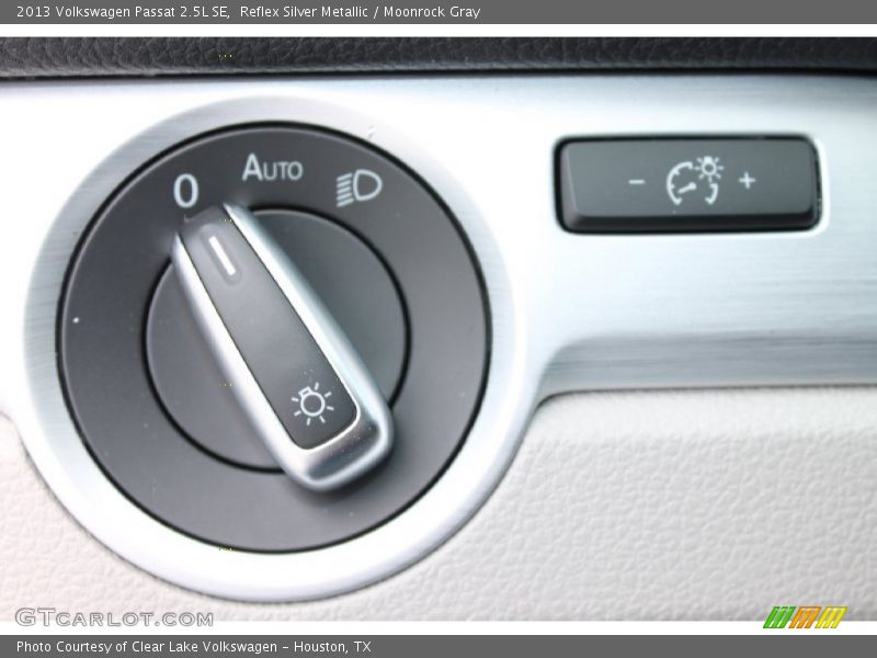 Reflex Silver Metallic / Moonrock Gray 2013 Volkswagen Passat 2.5L SE