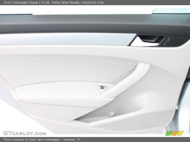 Reflex Silver Metallic / Moonrock Gray 2013 Volkswagen Passat 2.5L SE