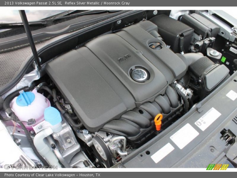 Reflex Silver Metallic / Moonrock Gray 2013 Volkswagen Passat 2.5L SE