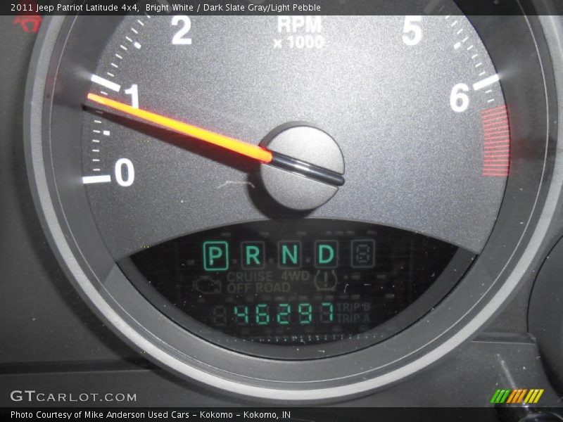 Bright White / Dark Slate Gray/Light Pebble 2011 Jeep Patriot Latitude 4x4