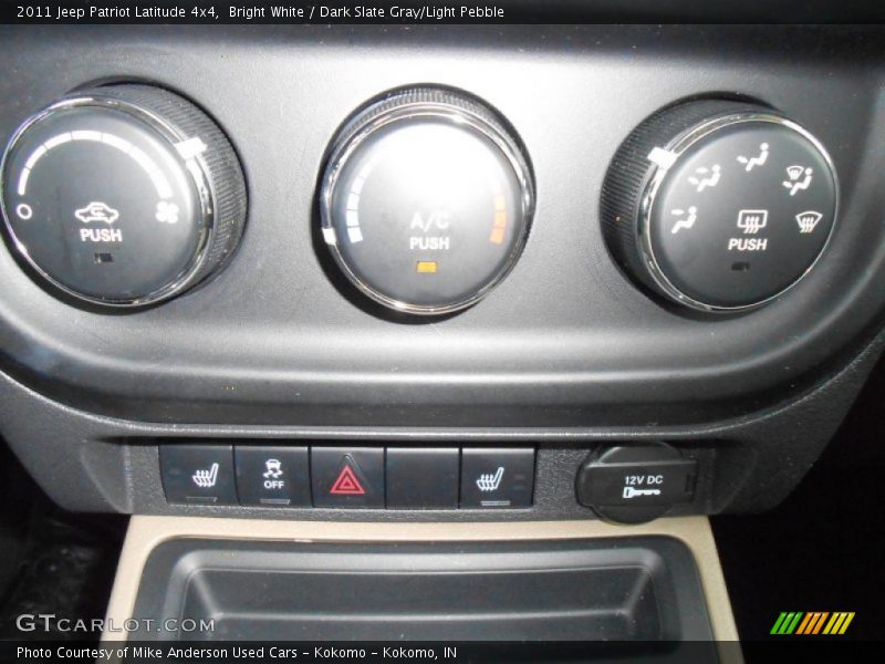 Bright White / Dark Slate Gray/Light Pebble 2011 Jeep Patriot Latitude 4x4