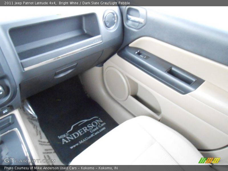 Bright White / Dark Slate Gray/Light Pebble 2011 Jeep Patriot Latitude 4x4