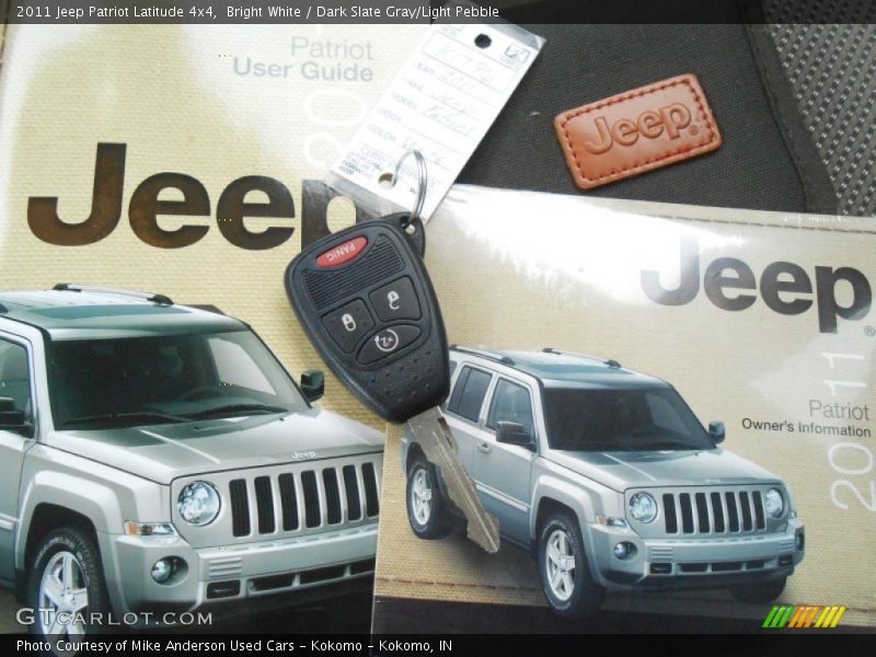Bright White / Dark Slate Gray/Light Pebble 2011 Jeep Patriot Latitude 4x4