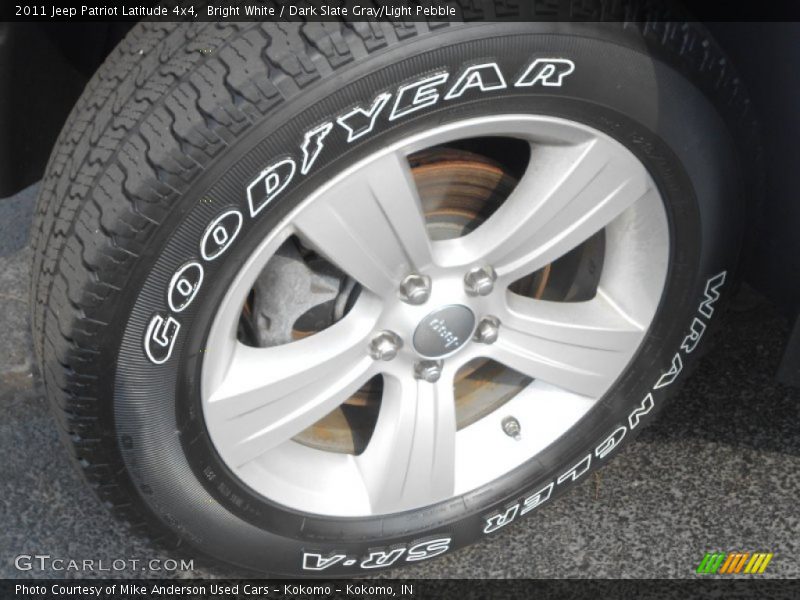Bright White / Dark Slate Gray/Light Pebble 2011 Jeep Patriot Latitude 4x4