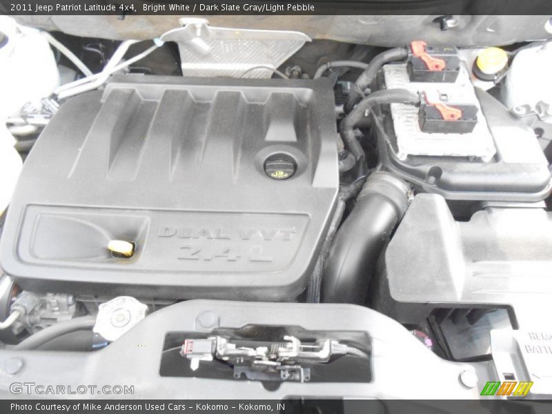 Bright White / Dark Slate Gray/Light Pebble 2011 Jeep Patriot Latitude 4x4