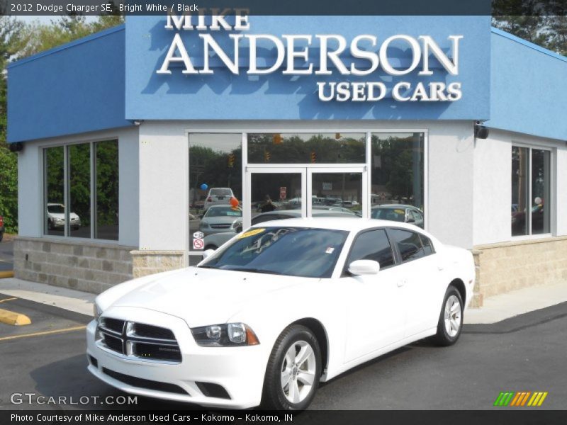 Bright White / Black 2012 Dodge Charger SE