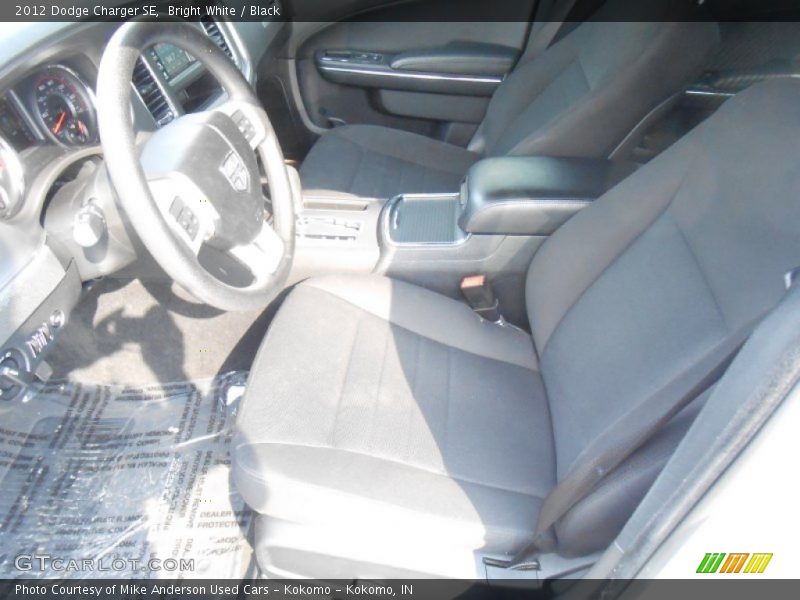 Bright White / Black 2012 Dodge Charger SE