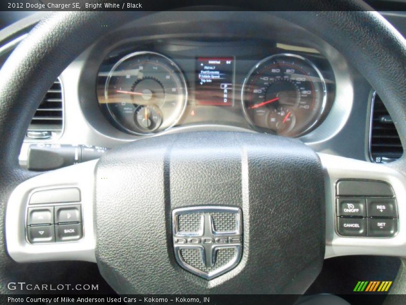 Bright White / Black 2012 Dodge Charger SE