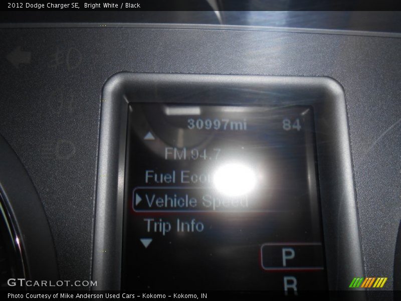 Bright White / Black 2012 Dodge Charger SE