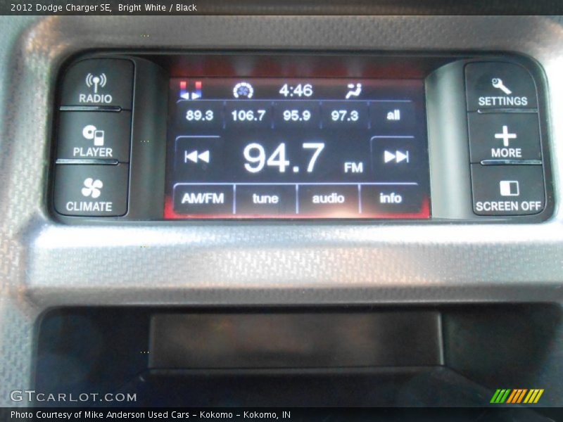 Bright White / Black 2012 Dodge Charger SE