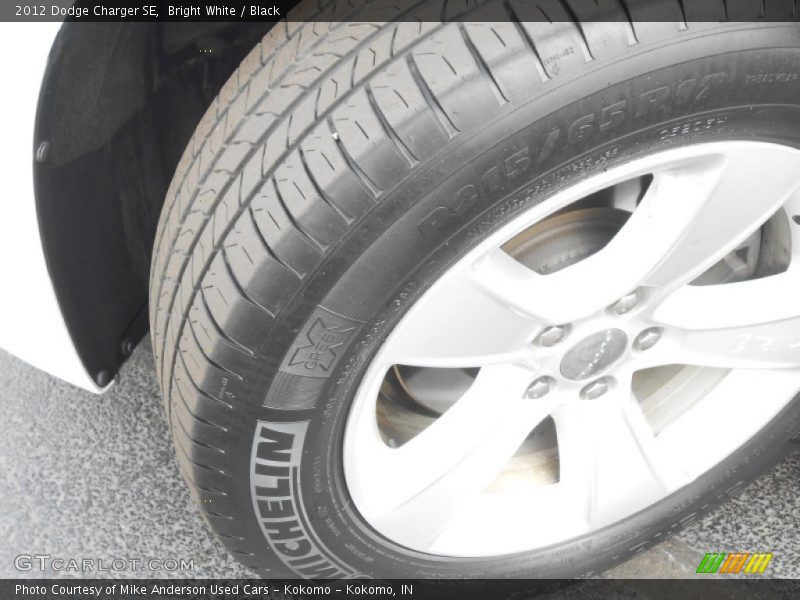 Bright White / Black 2012 Dodge Charger SE