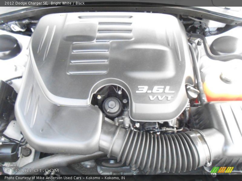 Bright White / Black 2012 Dodge Charger SE