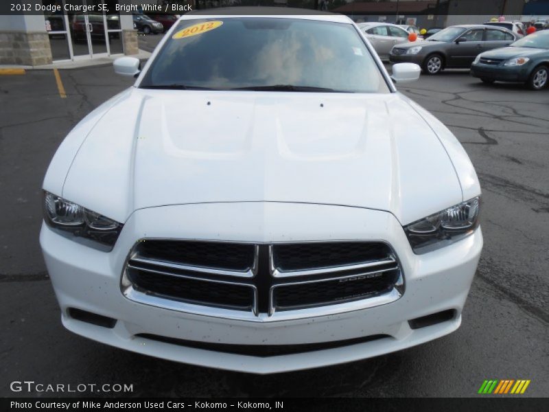 Bright White / Black 2012 Dodge Charger SE