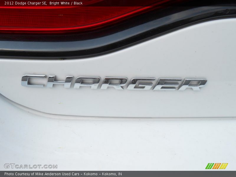 Bright White / Black 2012 Dodge Charger SE