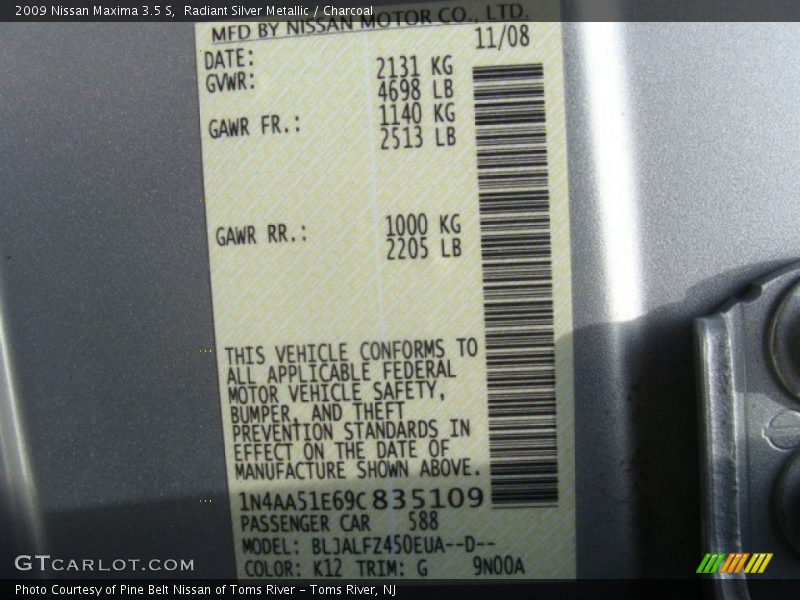 Radiant Silver Metallic / Charcoal 2009 Nissan Maxima 3.5 S